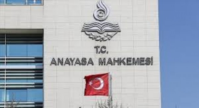 AYM, Maaş Zammı Eleştirisi Nedeniyle İşten Çıkarılmayı İfade Özgürlüğü İhlali Olarak Değerlendirdi