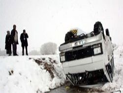 Öğrenci servisi devrildi: 12 yaralı