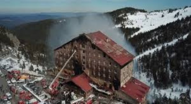 Kartalkaya'daki Otel Yangınında Yaralıların Tedavisi Sürüyor