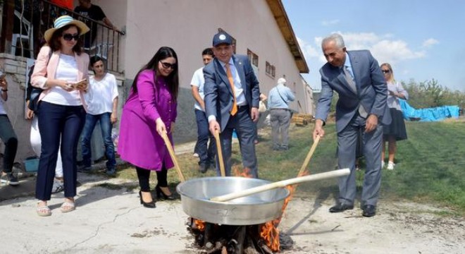 Üzüm topladı pekmez kaynattı